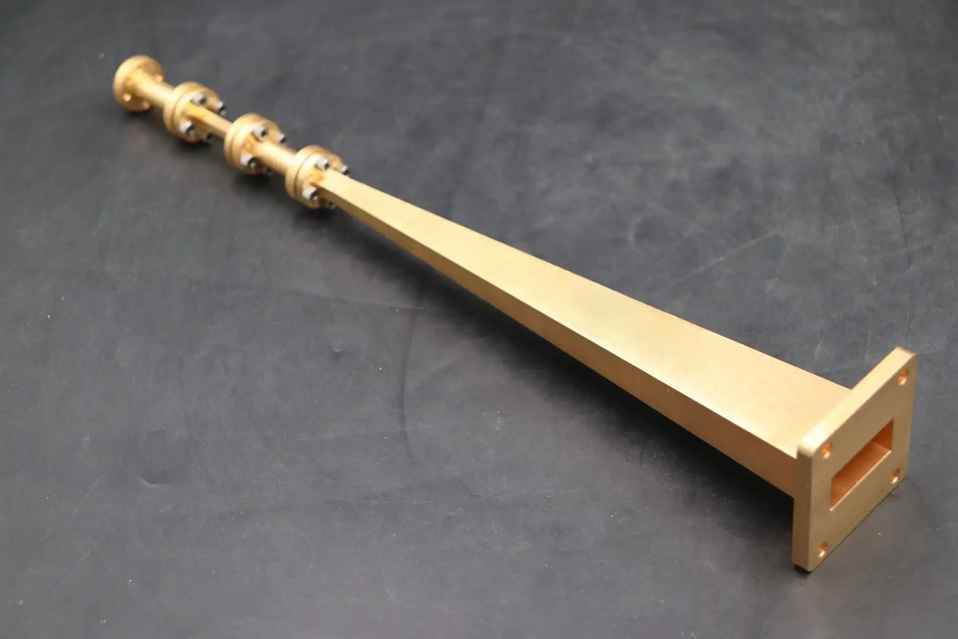 Waveguide Transition Waveguide Transition