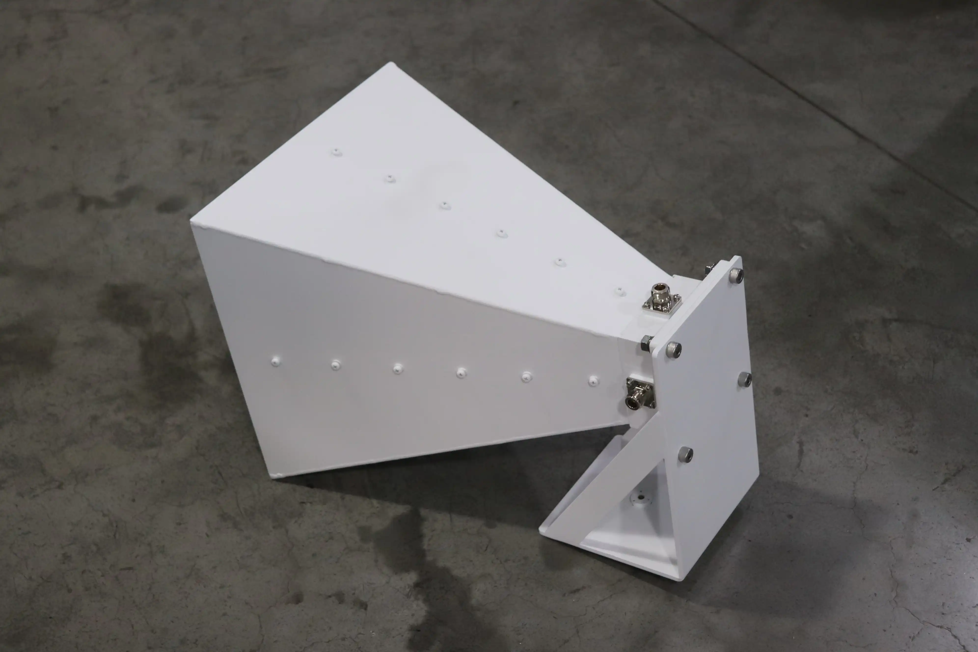 Open Boundary Dual Linear Polarization Four Ridged Horn Antenna