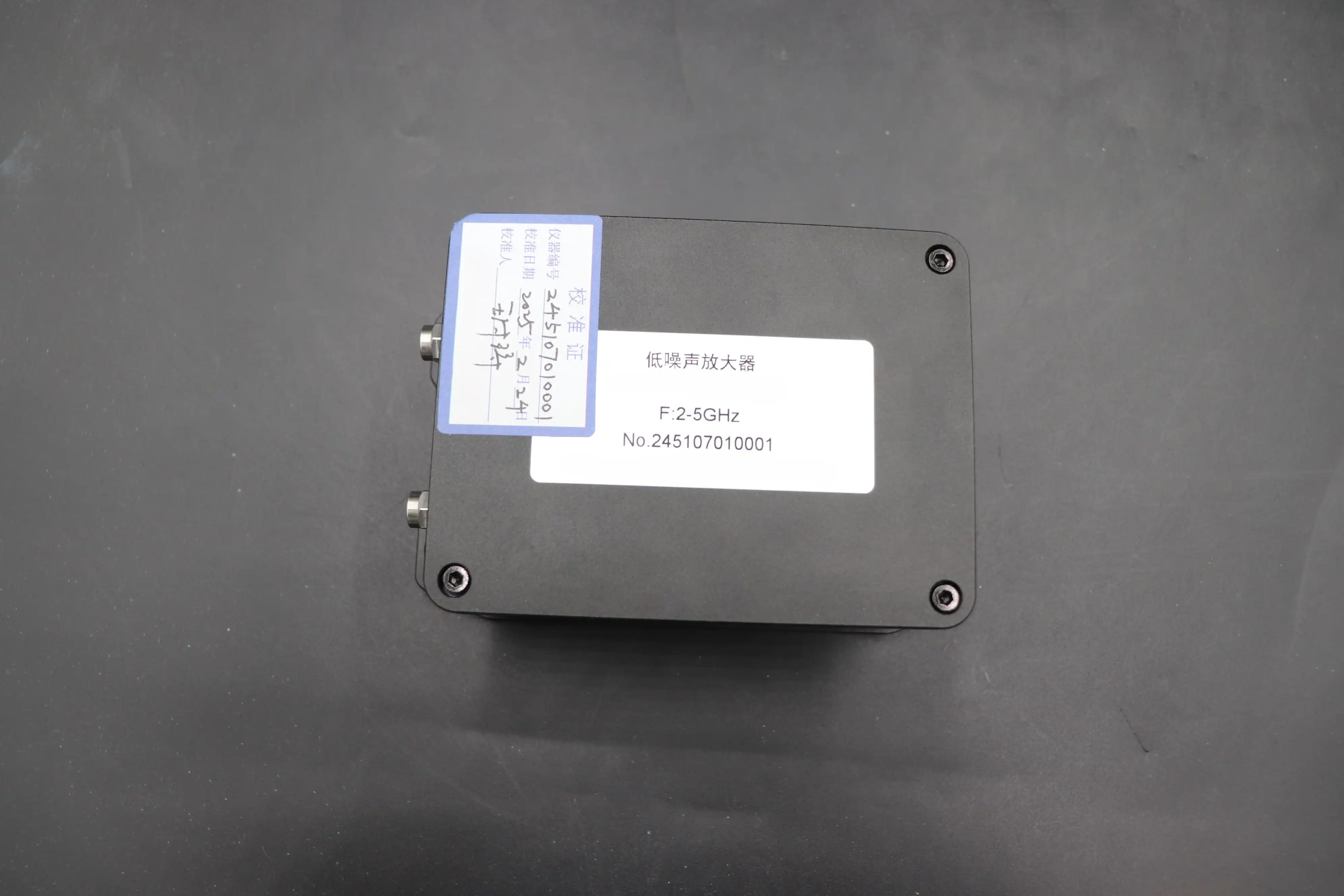 Low Phase Noise Amplifier Low Phase Noise Amplifier