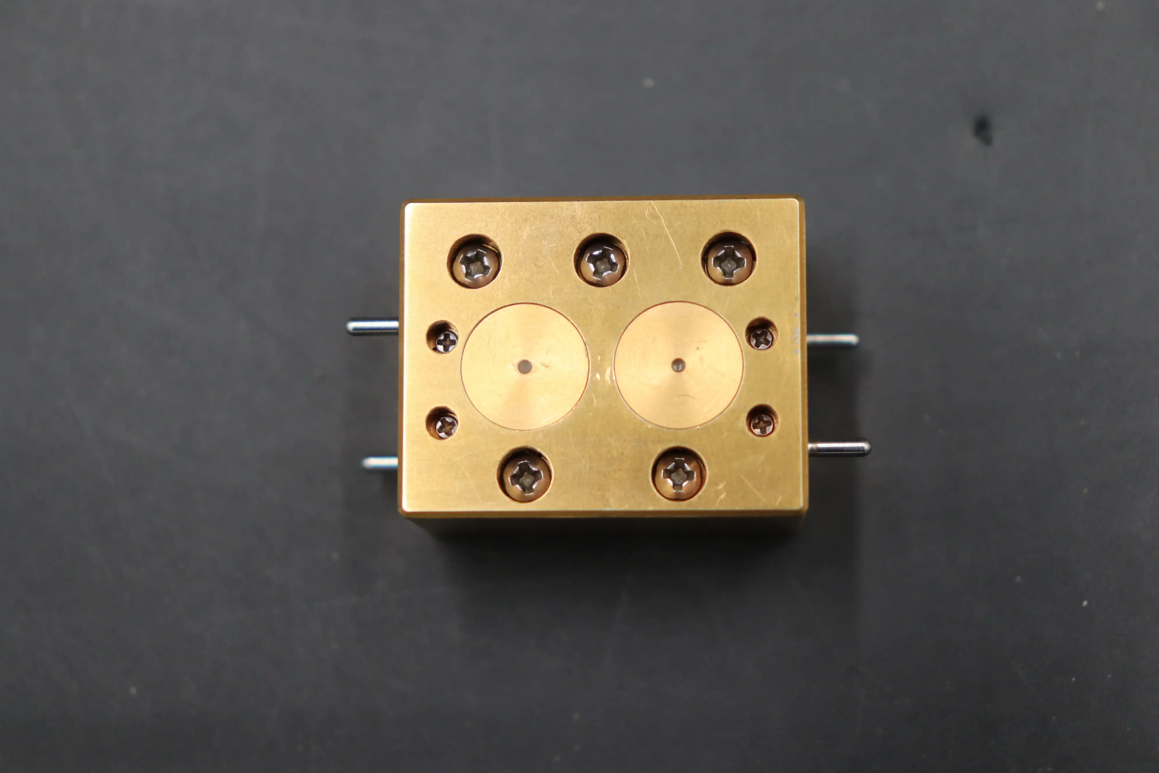Waveguide isolator Waveguide isolator