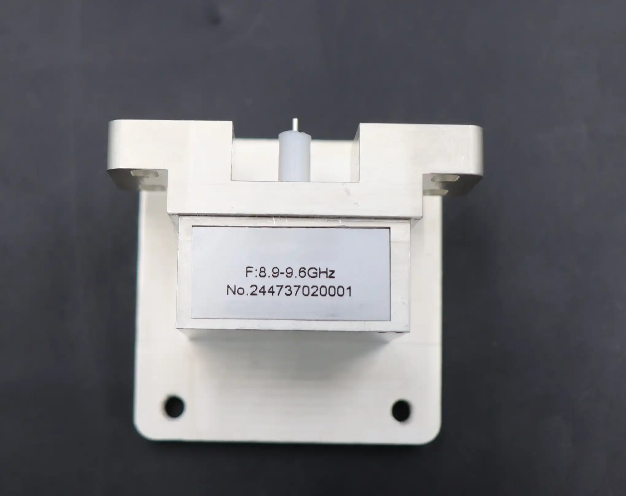 End Launch Waveguide to Microstrip Adapter