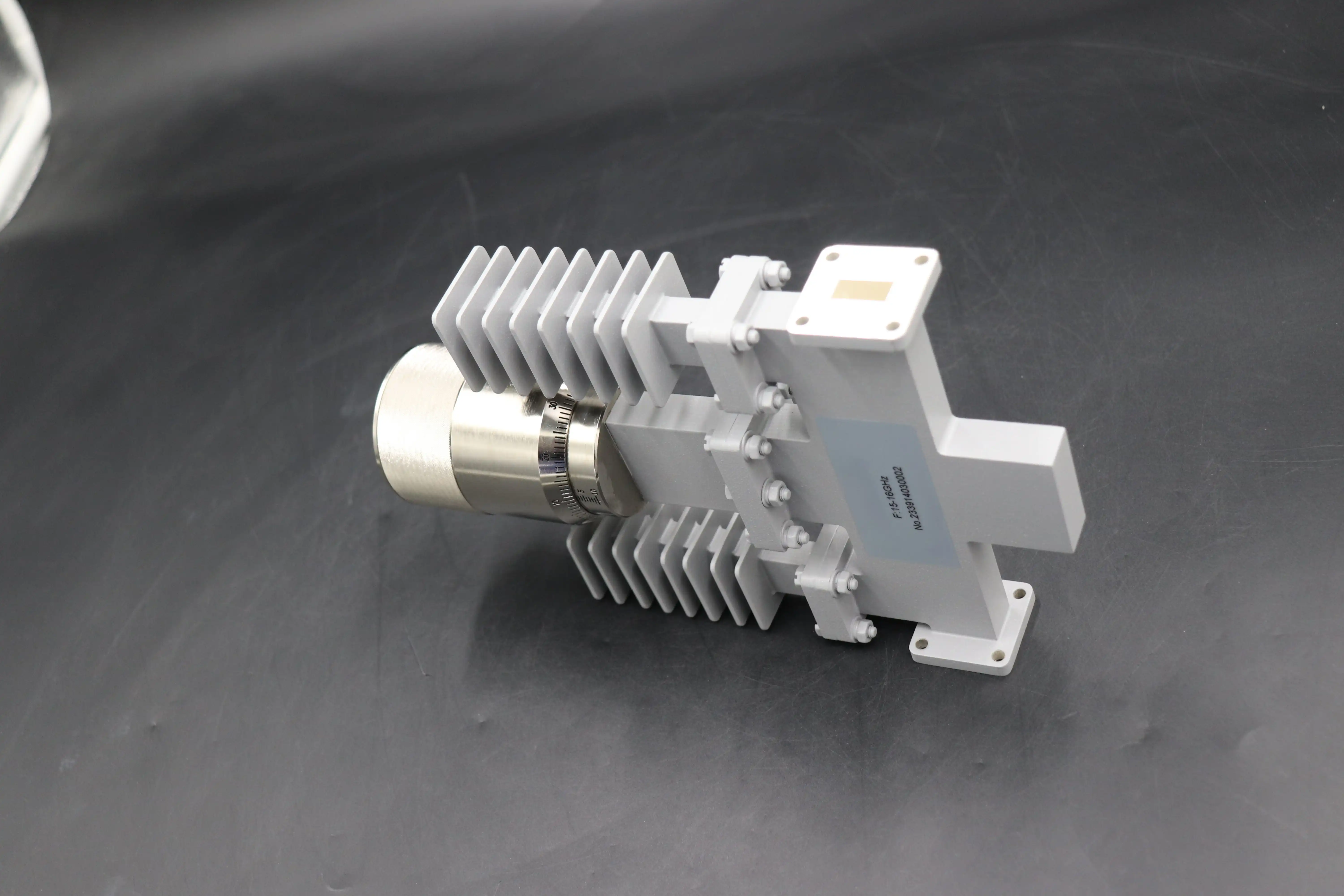 waveguide variable attenuator