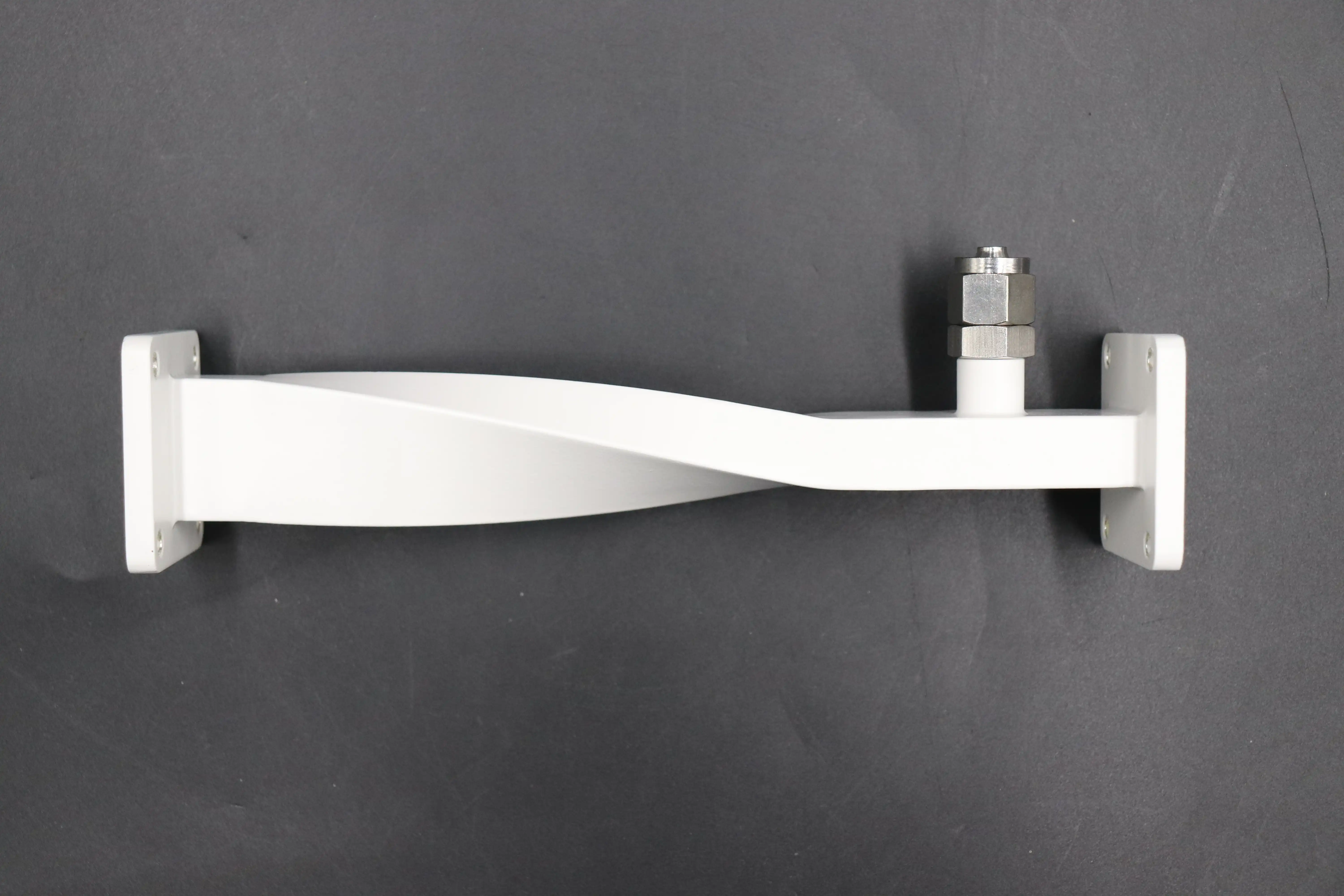 Inflatable twist waveguide