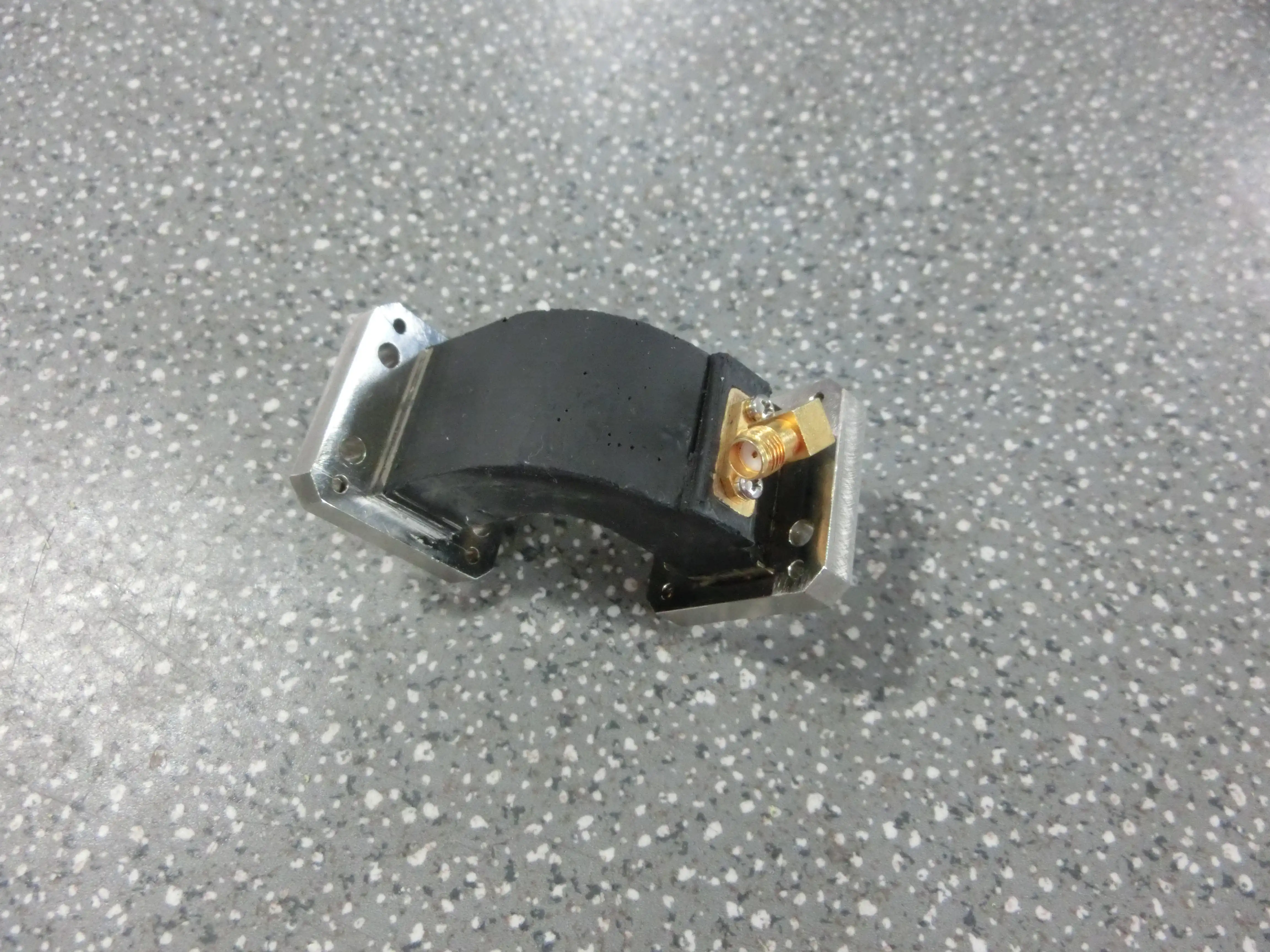 Flexible Twistable Waveguide
