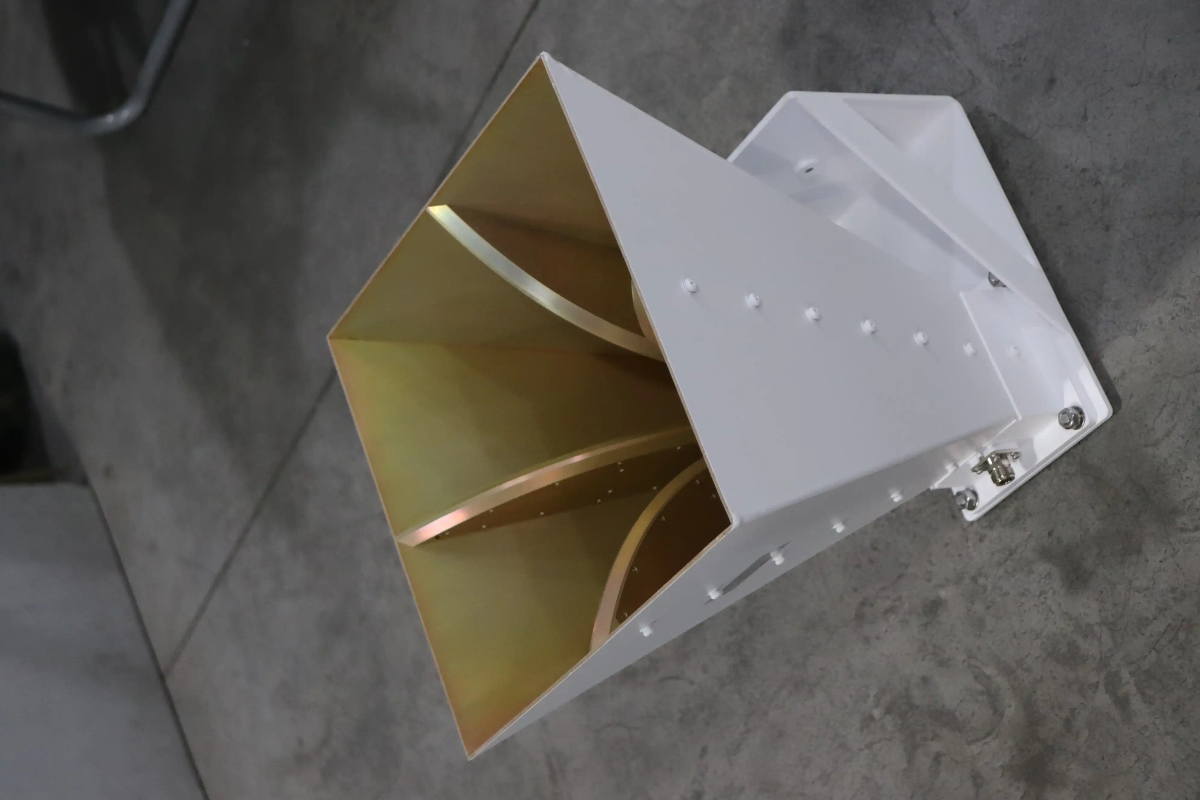 Open Boundary Dual Linear Polarization Four Ridged Horn Antenna