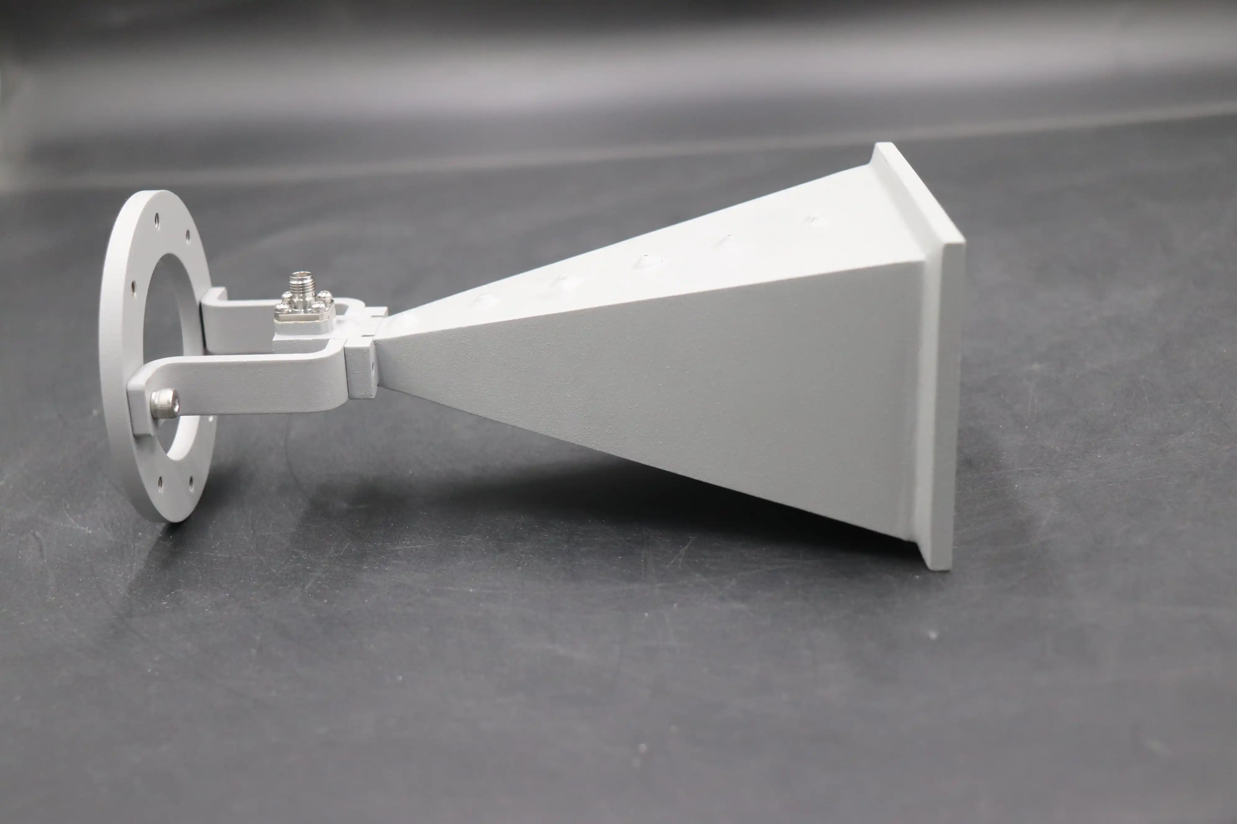 double-ridged horn antenna double-ridged horn antenna