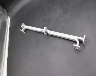How is the coupling coefficient of a broadwall directional coupler determined?